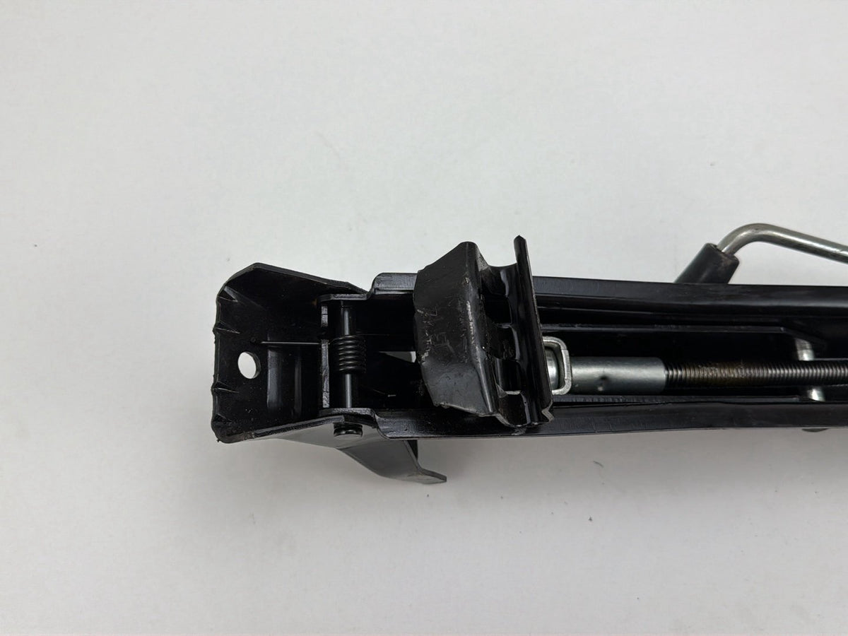 2013-2017 Volkswagen Tiguan Jack/Tool Kit 5N0011031A OEM