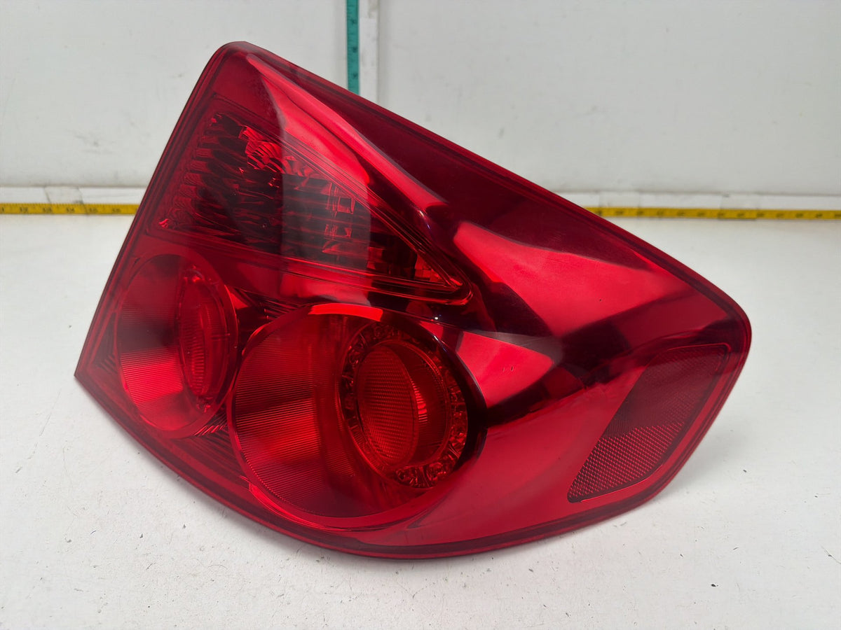 2005-2006 Infiniti G35 Passenger Right Side Tail Light 220-63790 OEM
