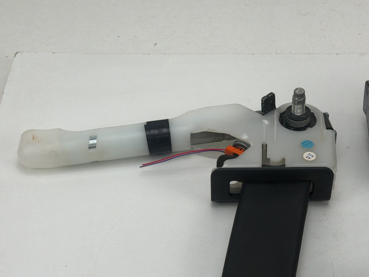 2013-2019 Nissan Sentra Right Front Seat Belt Retractor 641744863A OEM