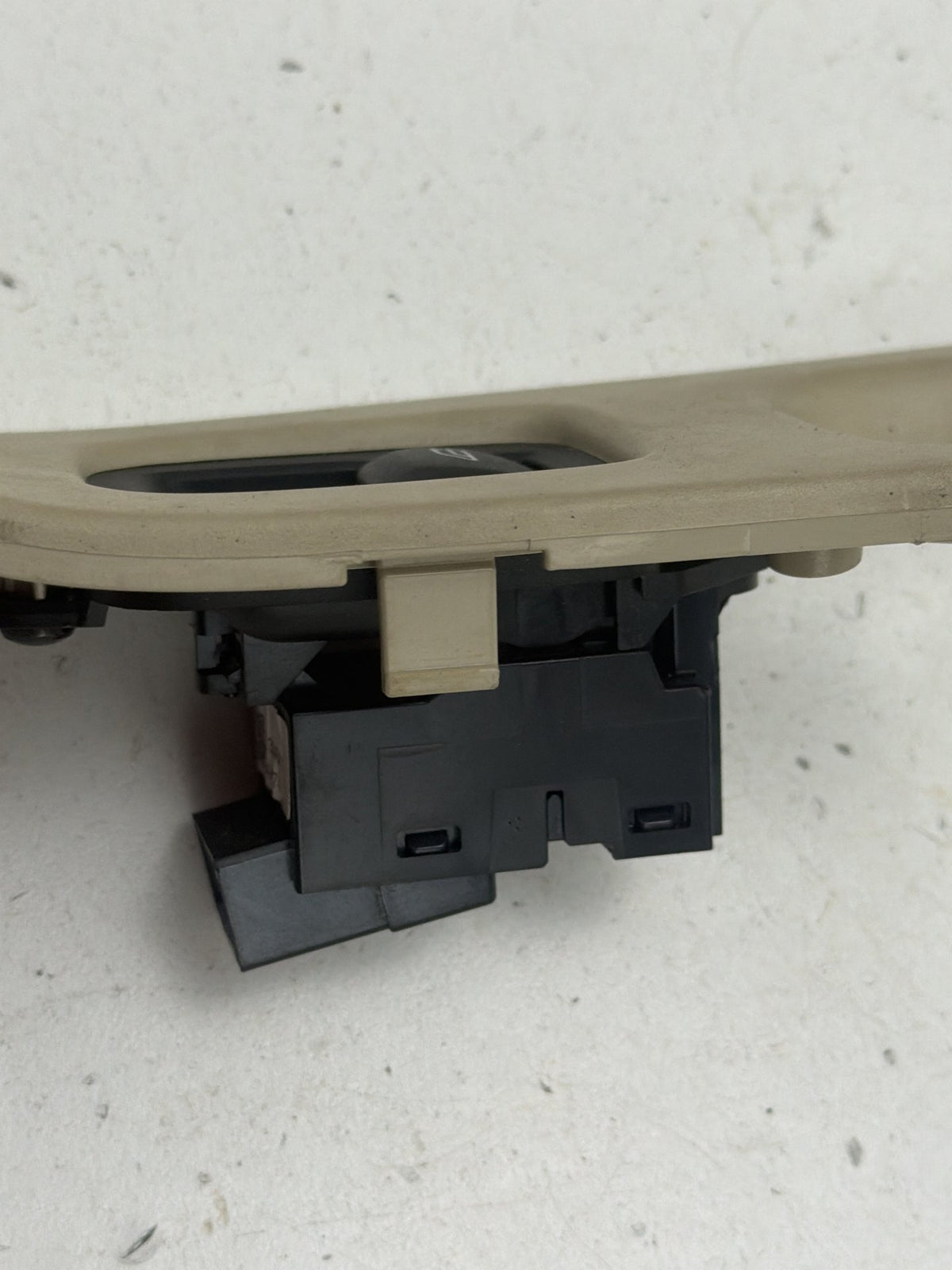 2011-2018 Volvo S60 - Left Rear Door Window Switch Surround PN: 9123969RH OEM