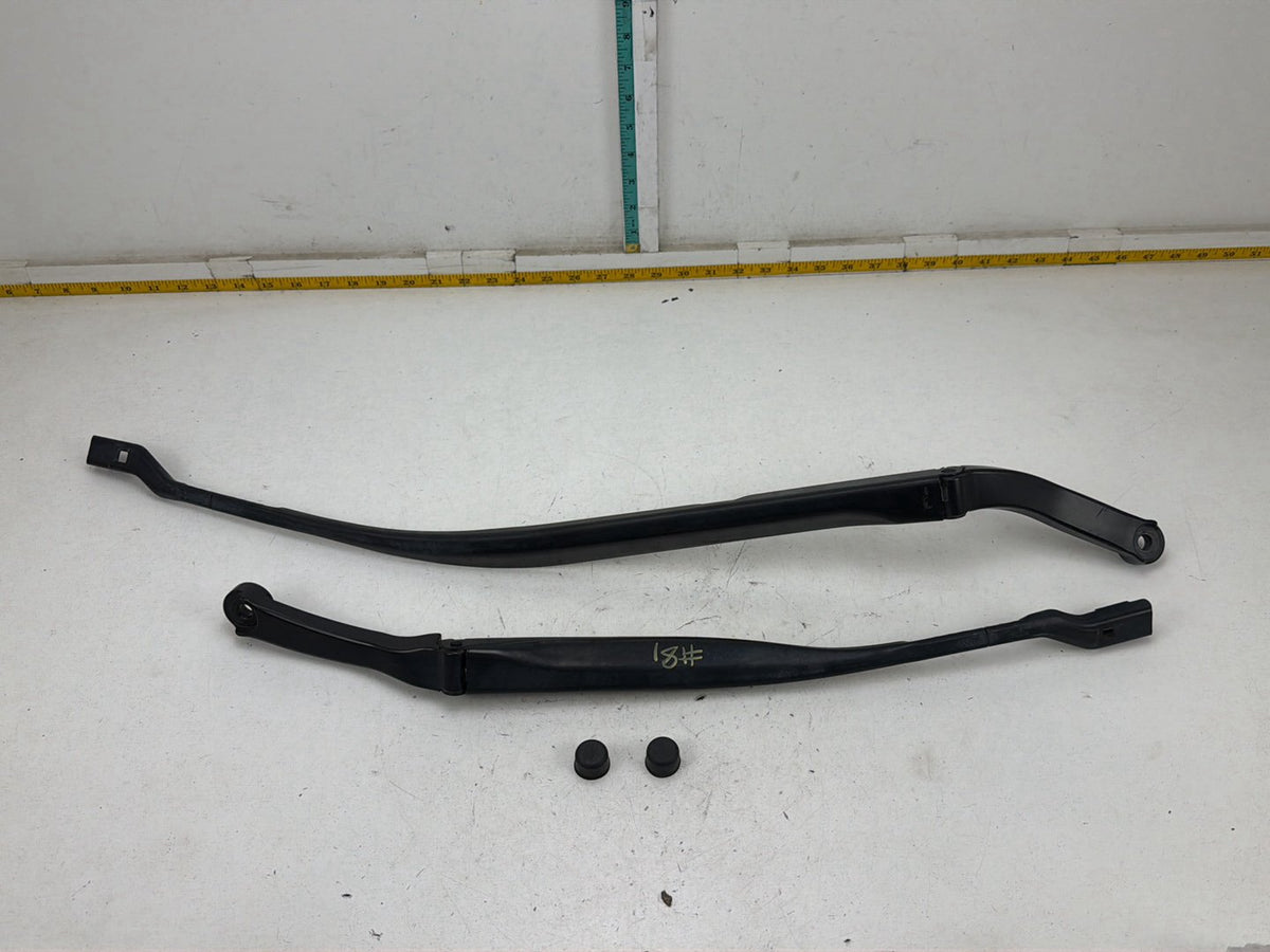 2014-2017 Maserati Ghibli Front Left & Right Side Windshield Wiper Arm Pair OEM