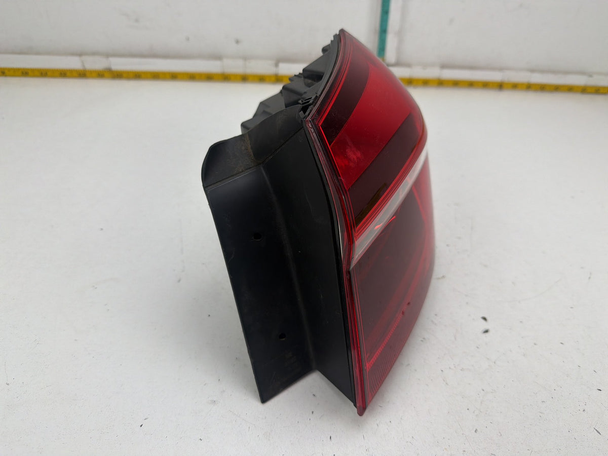 2016-2019 Volkswagen Passat Sedan Right Passenger Side Tail Light 561945096P OEM