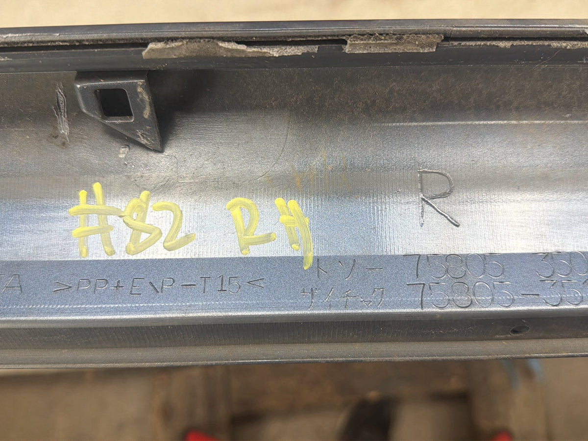 2003-2005 Toyota 4Runner N210 - Right Rocker Moulding PN: 75805-35090