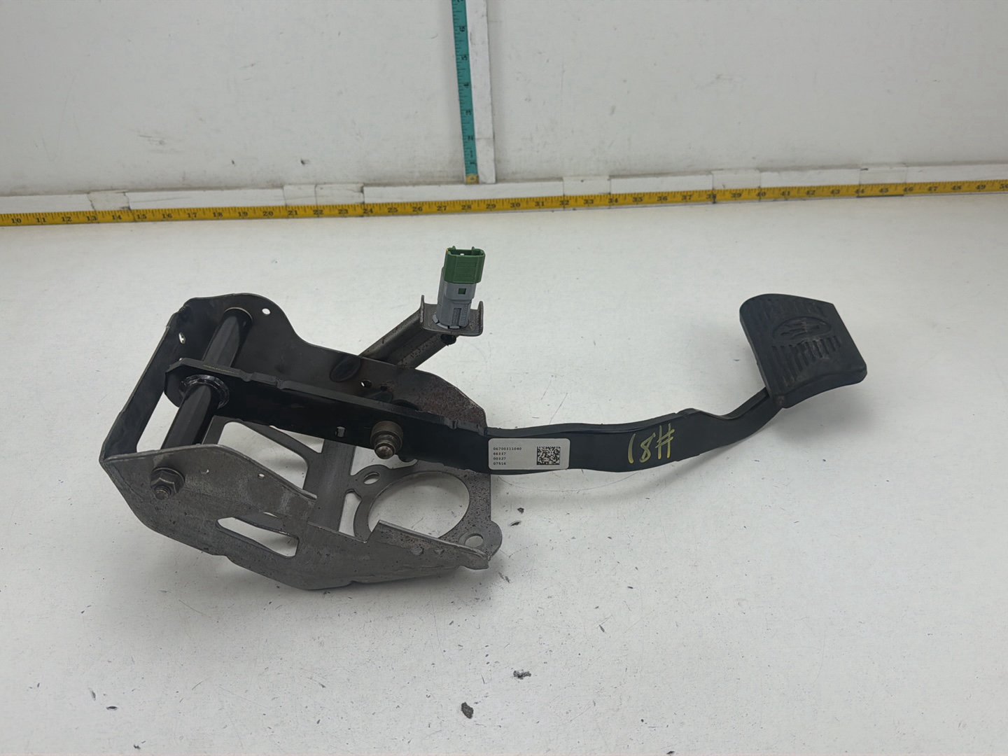 2014-2017 Maserati Ghibli III M157 Pedal Brake Stop Foot With Pad Bracket OEM