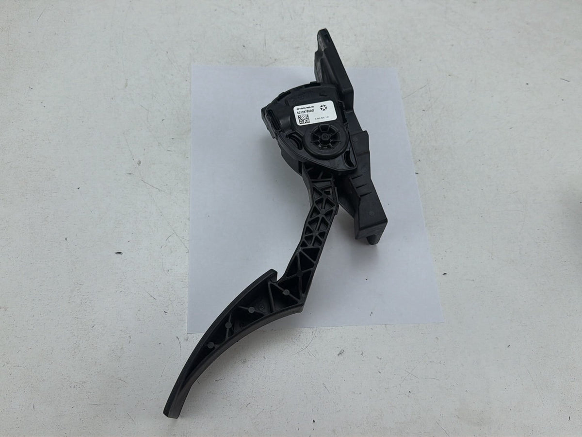2011-2013 Dodge Durango Floor Mounted Electronic Gas Accelerator Pedal OEM