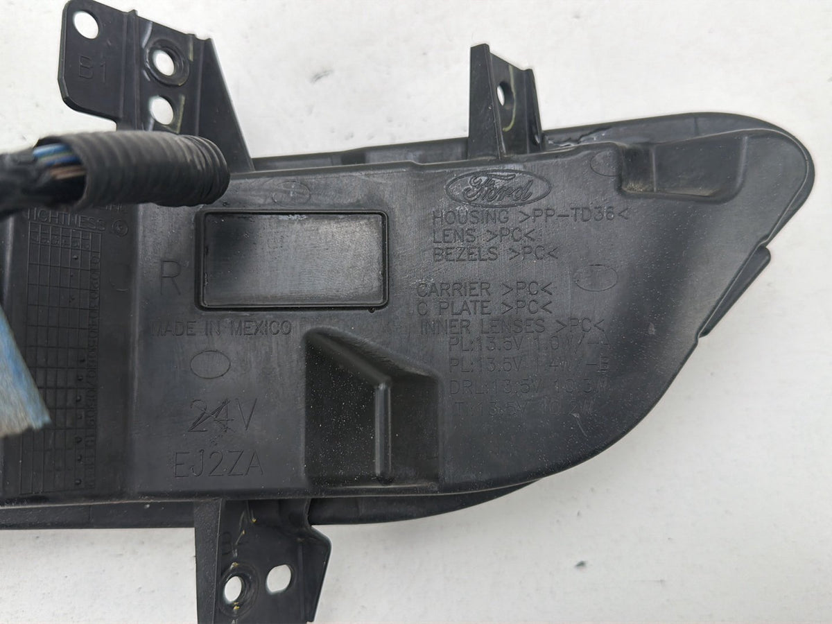 2013-2016 Lincoln MKZ Front Right Passenger Side Fog Light Lamp DP53-15A425-AB OEM
