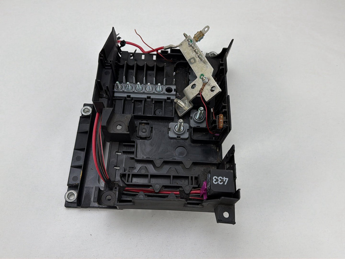 2003-2006 Porsche Cayenne Main Fuse Relay Box Junction Block 7L0937548 OEM
