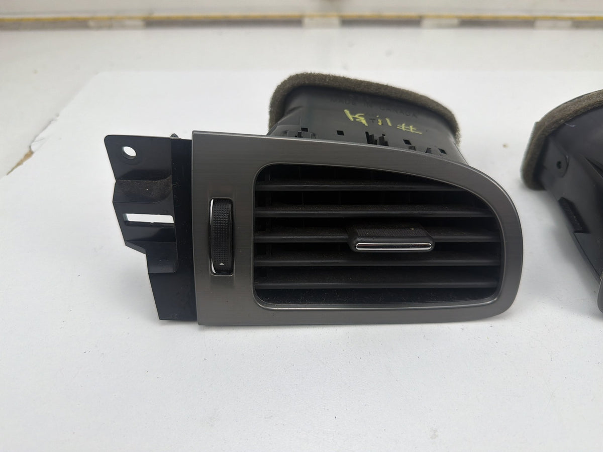 2007-2014 GMC Sierra 1500 Left & Right Side Dash A/C Air Vent 15897760 OEM