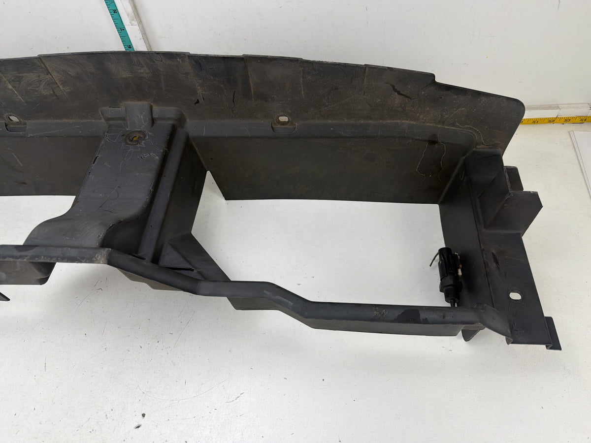 2003-2006 Lincoln Navigator U228 Radiator Upper Cover Panel Air Deflector OEM