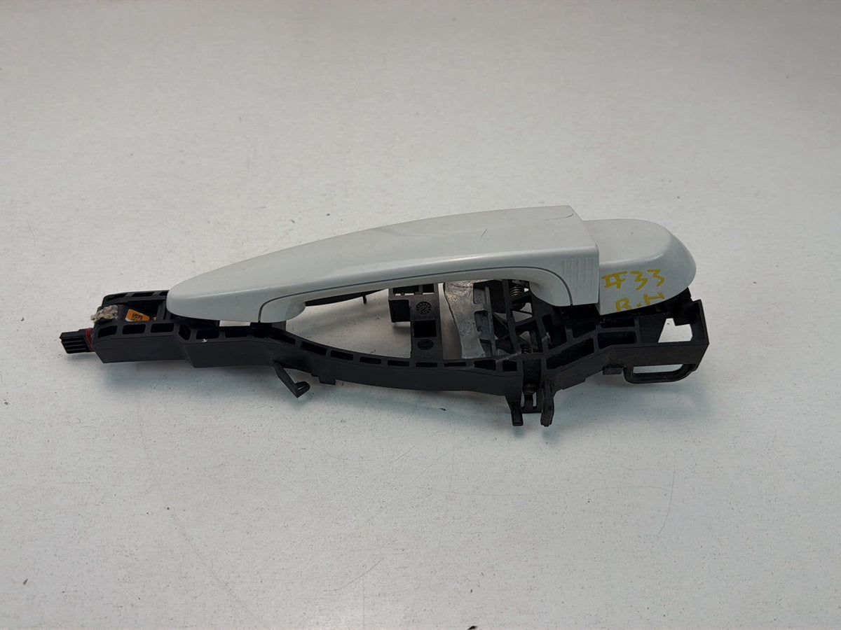 2014-2016 BMW 228i F22 Front Right Passenger Side Exterior Door Handle OEM