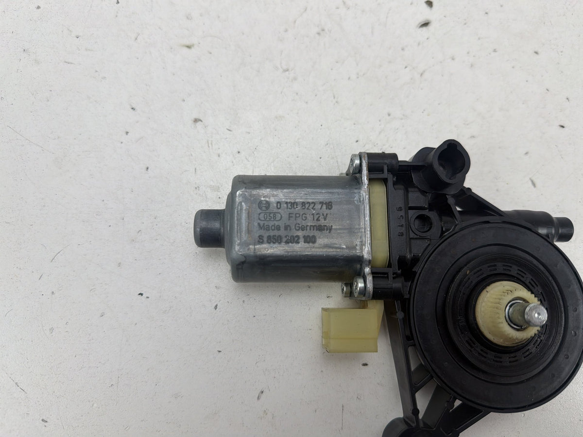 2015-2020 Audi A3 Convertible Door Power Window Motor S850202100 OEM
