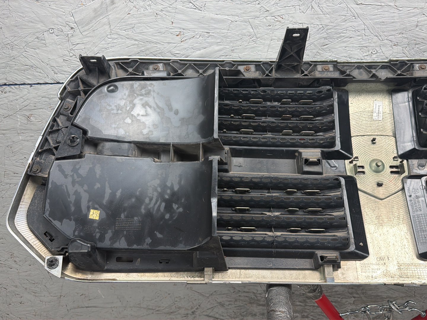 2013-2018 Ram 1500 Front Radiator Grille Insert 13DSSB3010AC OEM