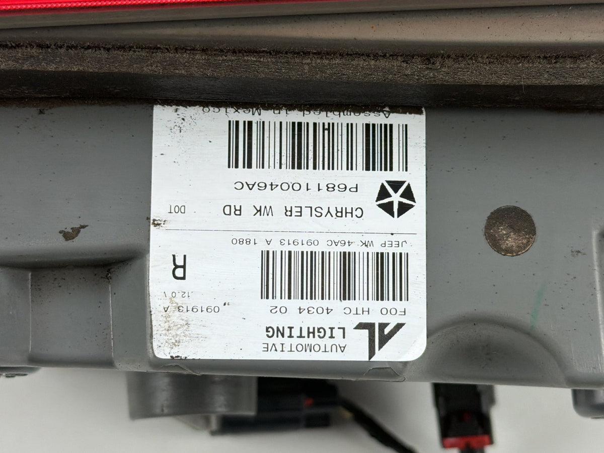 2014-2019 Jeep Grand Cherokee Rear Right Side Inner Tail Light 68110046AC OEM