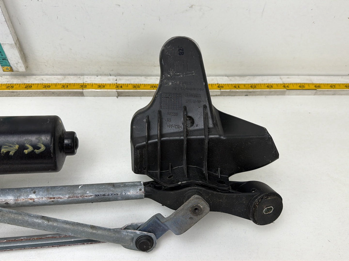2014-2016 BMW 228i F22 Windshield Wiper Transmission Linkage W/Motor 7 267 503 OEM