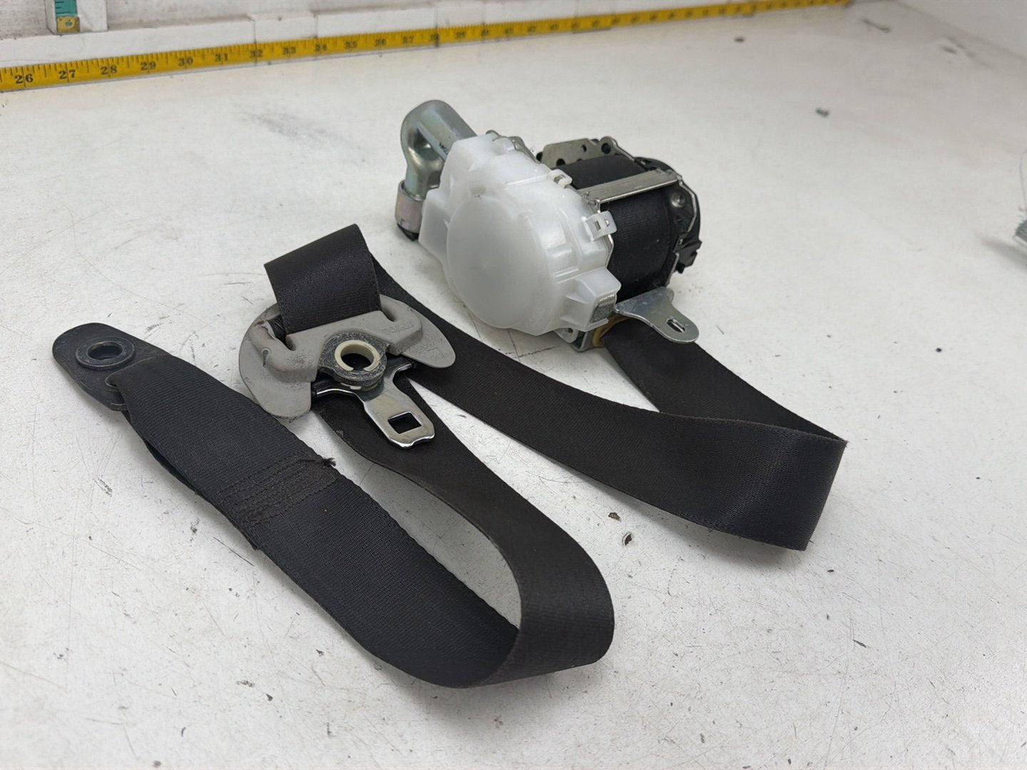 2007-2009 Lexus ES350 S190 Front Left Driver Side Seat Belt J090331 OEM