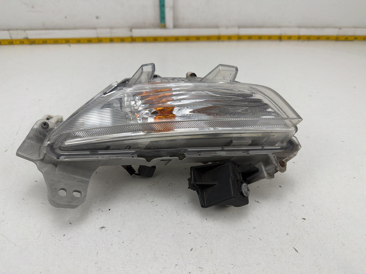 2014-2016 Mazda 3 Front Right Turn Signal Lamp Light B45A51350 OEM