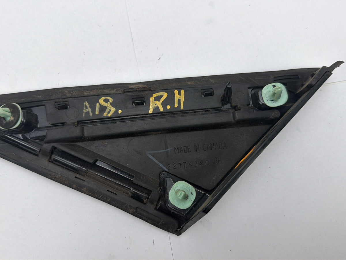 2010-2016 Cadillac SRX Front Right Side Fender Corner Cover Molding OEM