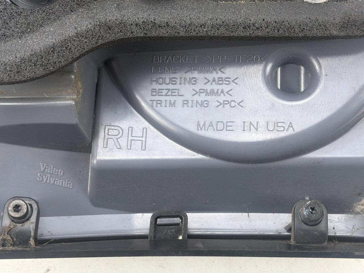 2007-2012 GMC Acadia Rear Right Passenger Side Inner Tail Light 20811960 OEM