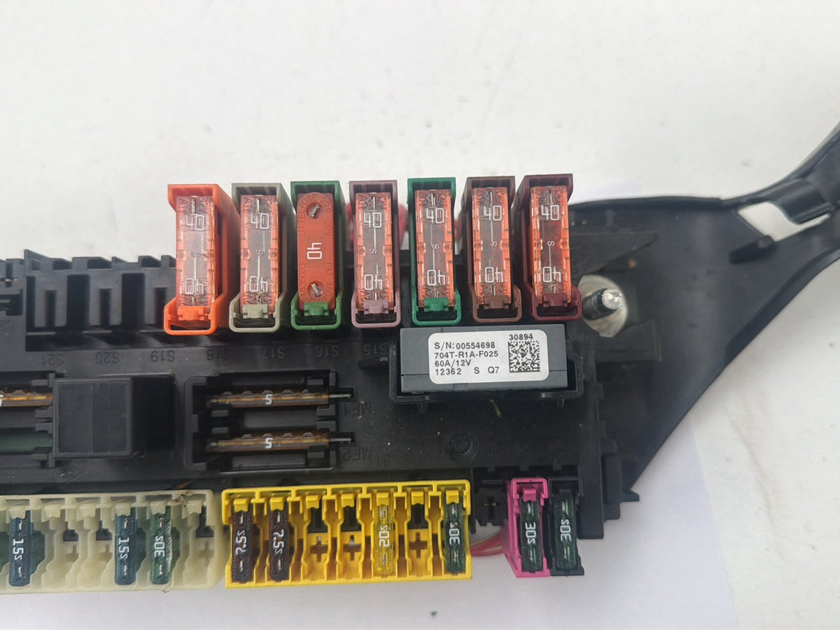 2012-2015 Mercedes-Benz ML550 Fuse Relay Box Junction Block A1665402350 OEM