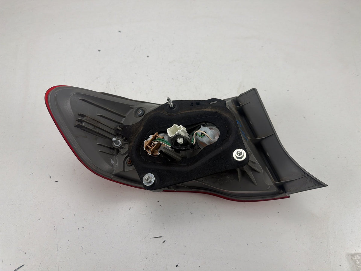 2009-2010 Toyota Corolla Rear Right Passenger Side Outer Tail Light Lamp OEM