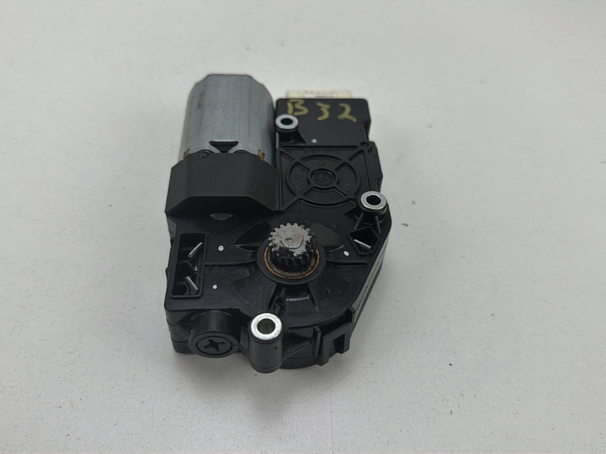2010-2017 Mercedes-Benz E-Class Panoramic Sun Roof Motor A2079060900 OEM
