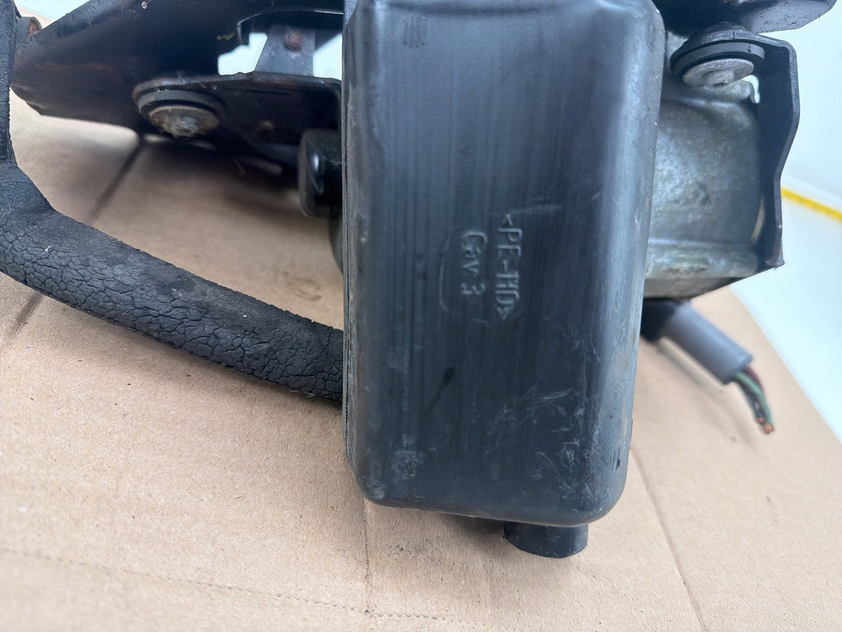 2003-2006 Lincoln Navigator U228 Air Ride Suspension Compressor Pump OEM