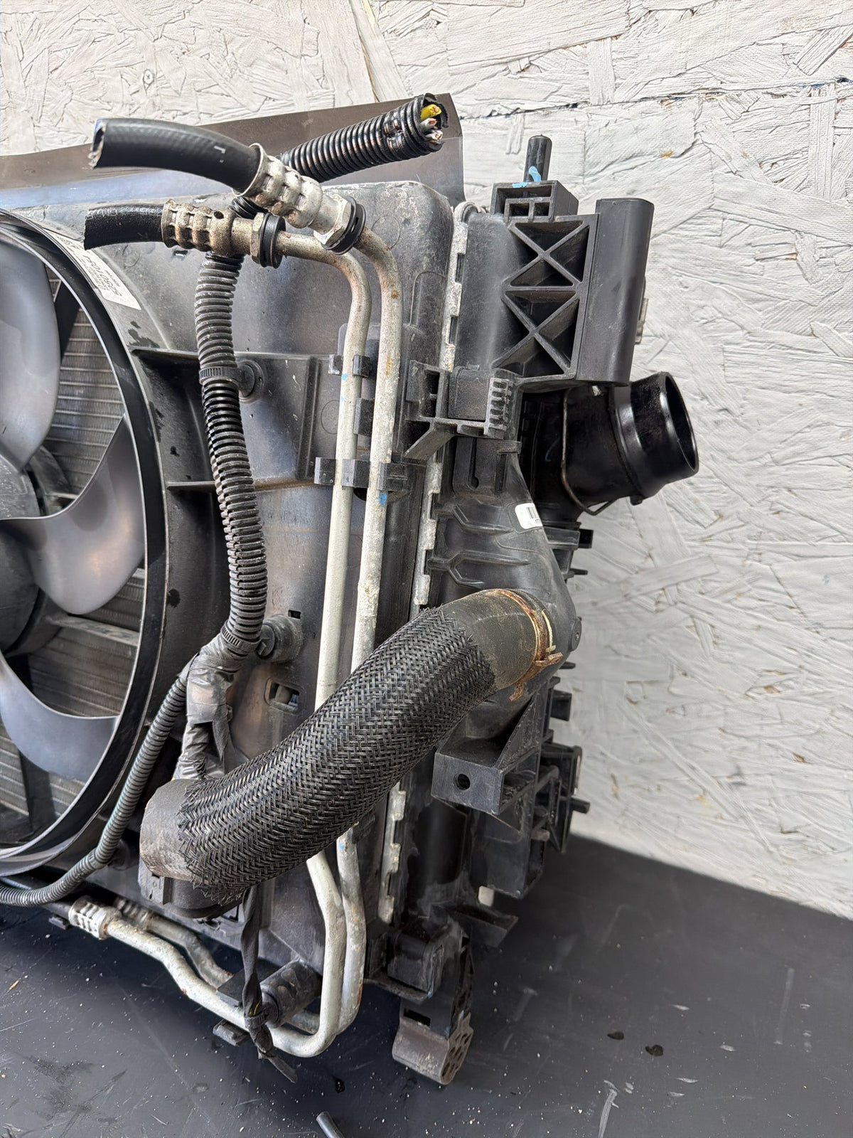 2016-2019 Chevrolet Cruze Front Engine Cooling Radiator Assembly OEM