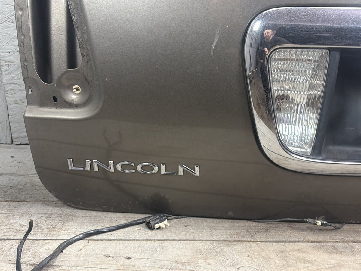 2003-2006 Lincoln Navigator U228 -Rear Trunk Lid Liftgate Tailgate Hatch Panel