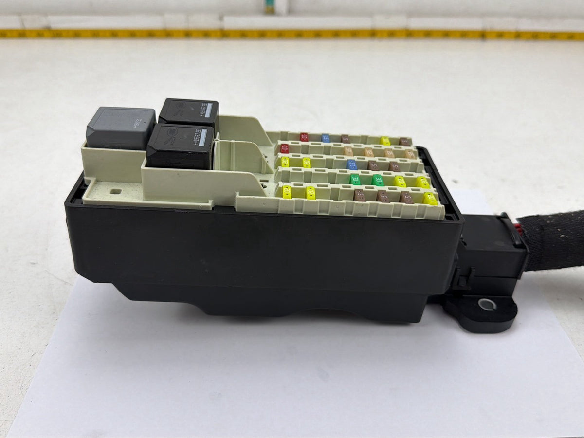 2017-2020 Jaguar F-Pace Fuse Box Relay Junction Block GX7314A067EA OEM