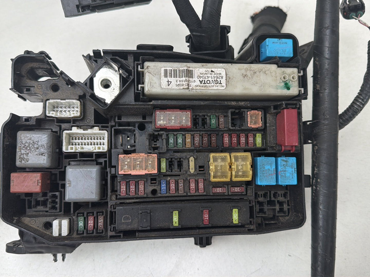 2010-2011 Toyota Prius 1.8L Engine Fuse Relay Box Block Assembly 82641-47040 OEM