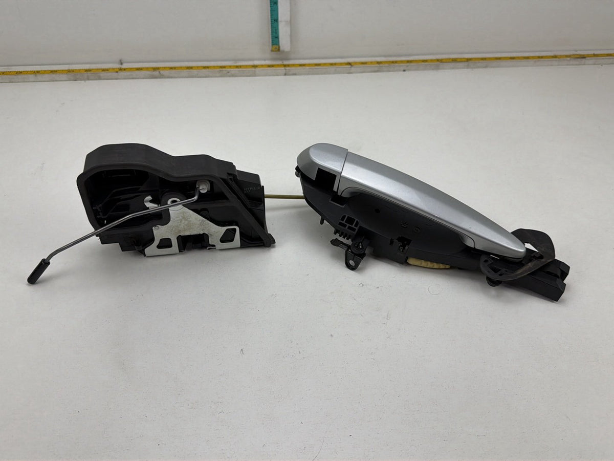 2012-2014 BMW X1 E84 Rear Right Door Lock Actuator 7229460 OEM