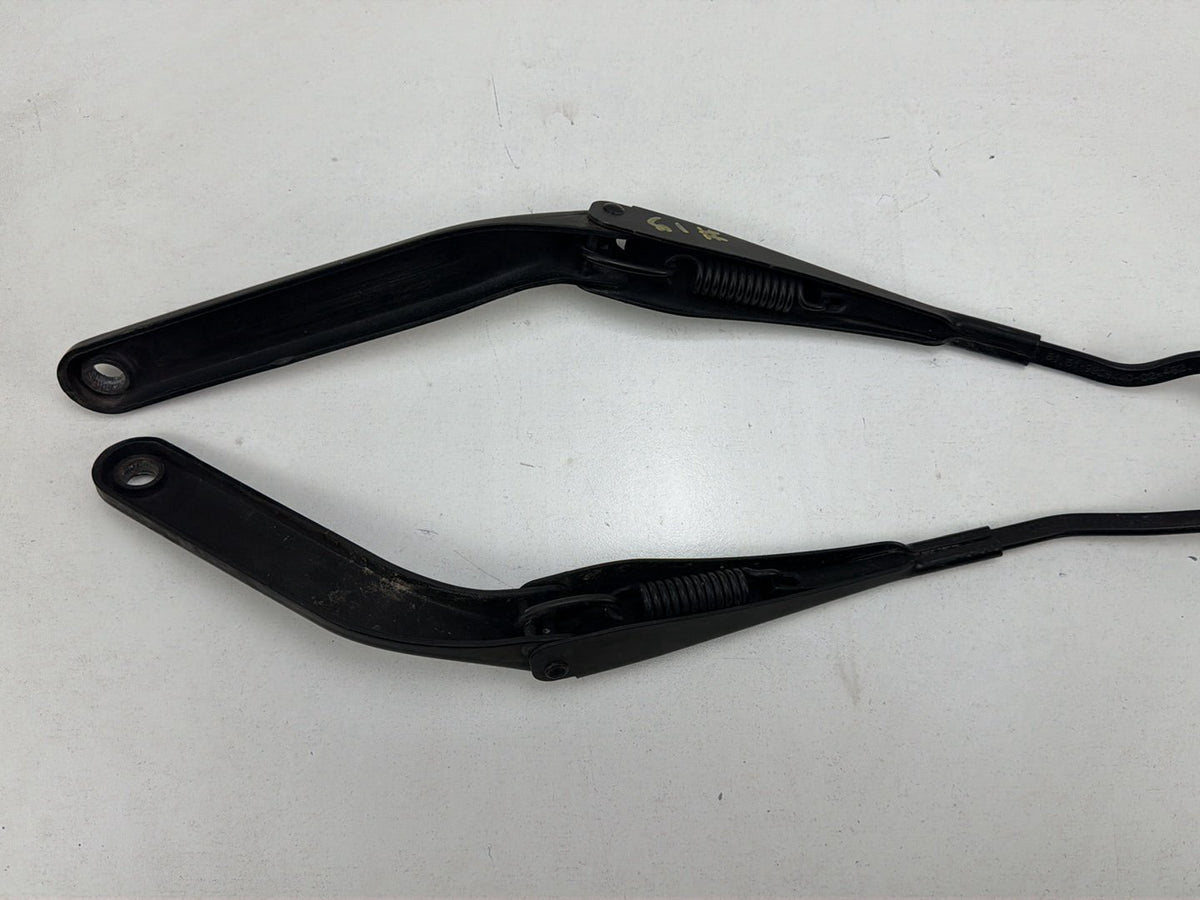 2011-2016 Mini Countryman Cooper S R60 Front Wiper Arm Pair 9806440, 9806441 OEM