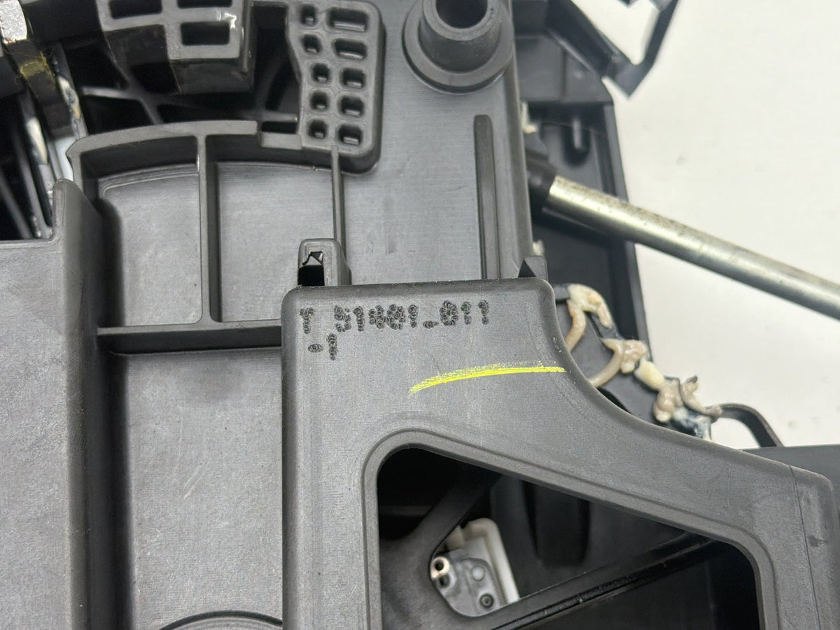 2013-2019 Nissan Sentra Automatic Transmission Floor Gear Shifter Selector OEM