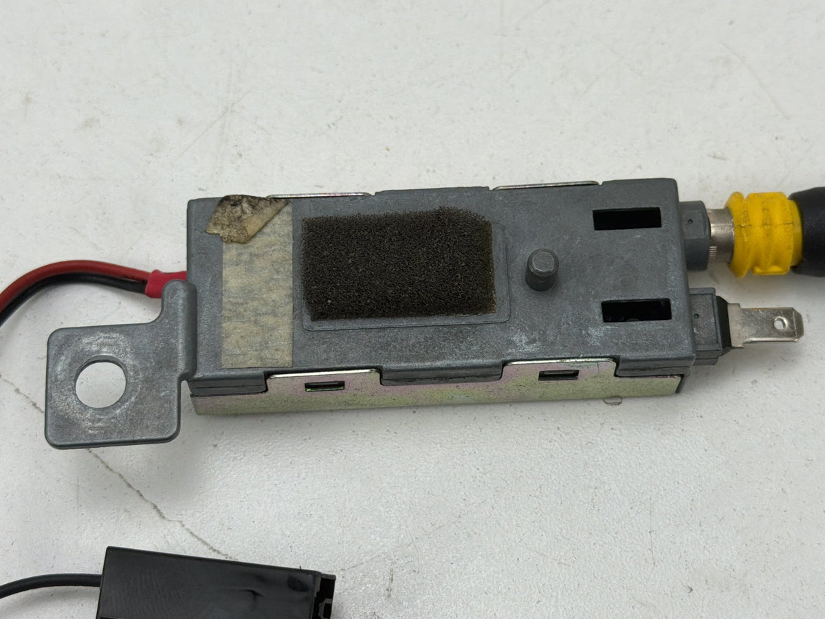 2014-2016 Kia Cadenza Rear Right Passenger Side Glass Antenna Amplifier OEM