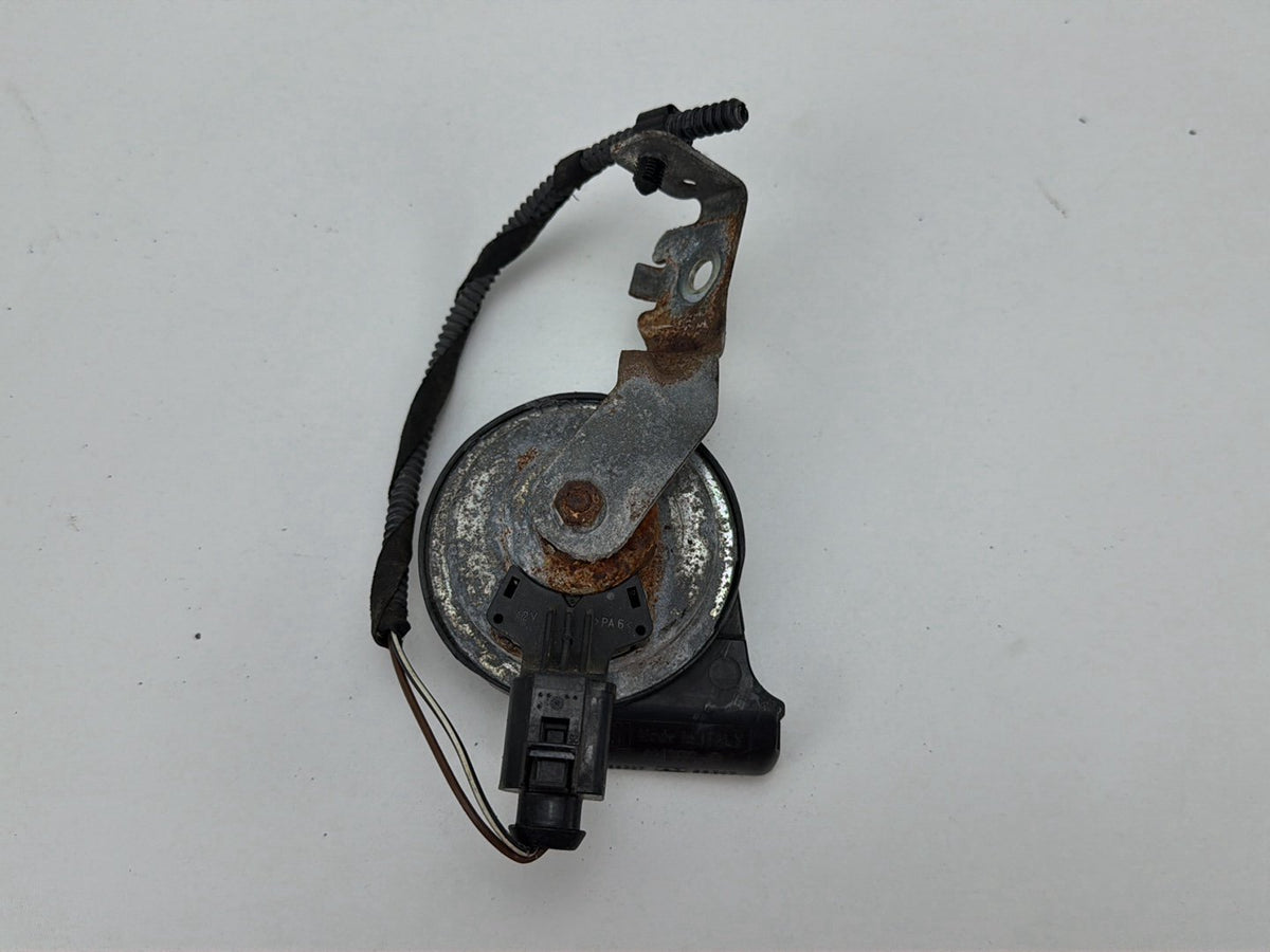 2013-2017 Volkswagen Tiguan Low Note Horn Assembly 5N0951221B OEM