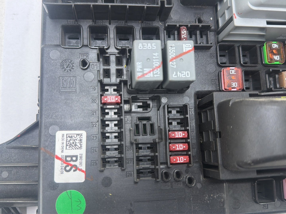 2010-2012 Buick LaCrosse Dash Body Control Module BCM Fuse Relay Box OEM