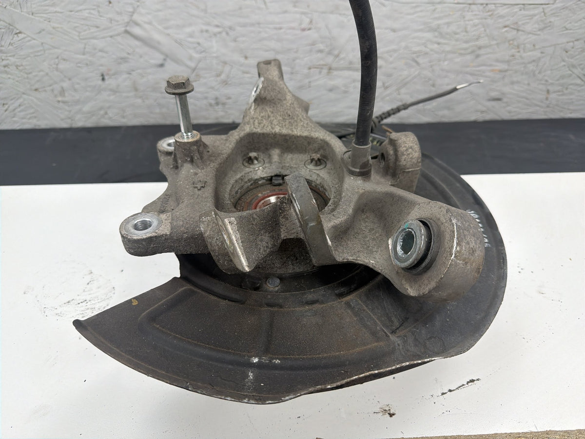 2014-2017 Maserati Quattroporte VI M156 Front Left Side Steering Knuckle Hub OEM