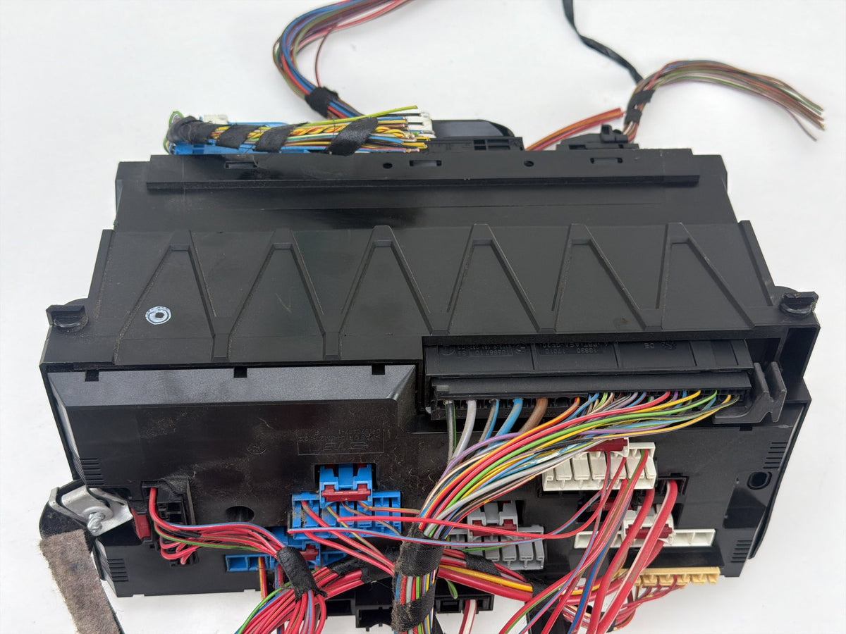 2011-2016 BMW 535I 528I 535I XDrive 5 Series Front Power Distribution Box OEM