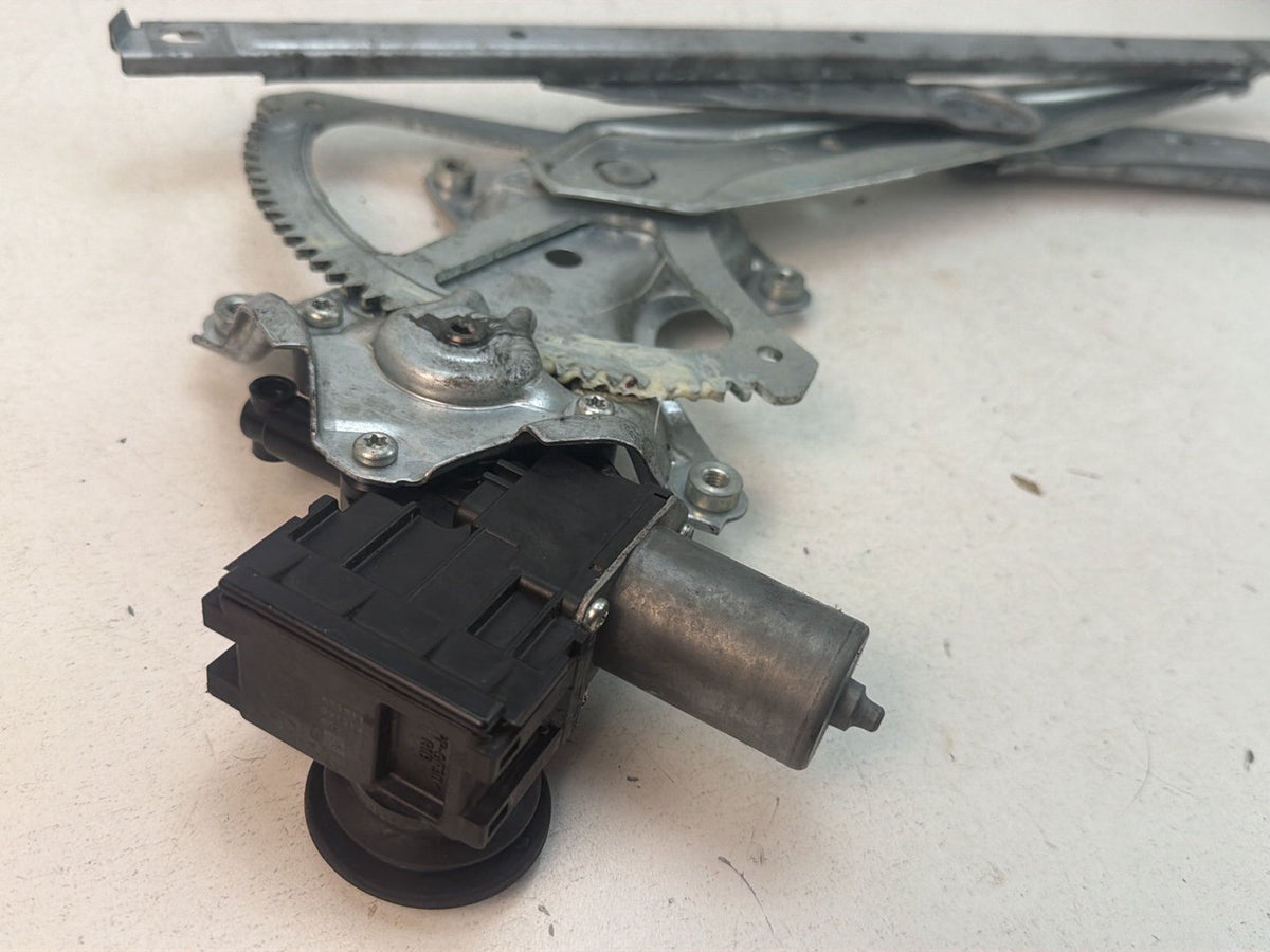 2015-2020 Toyota Sienna L30 Rear Right Window Regulator/Motor 69803-08020 OEM