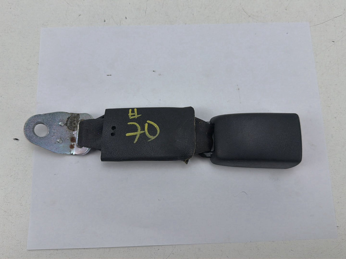 2009-2013 Infiniti G37- Front Right Passenger Side Seat Belt Buckle E034501 OEM