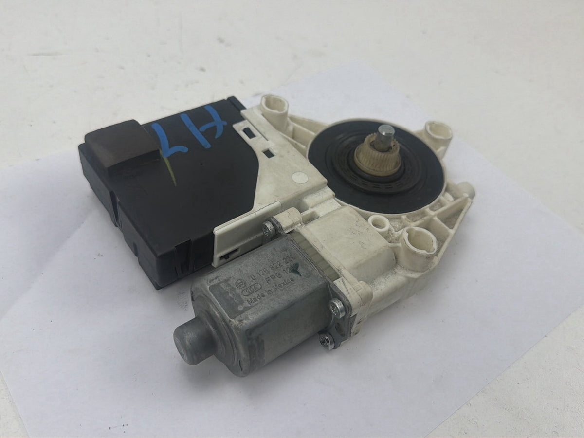 2012-2015 Volkswagen Passat Front Right Pasenger Side Window Regulator Motor OEM