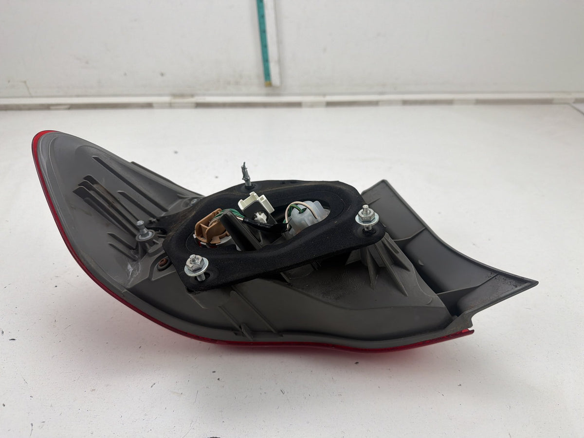 2009-2010 Toyota Corolla Rear Right Passenger Side Outer Tail Light Lamp OEM