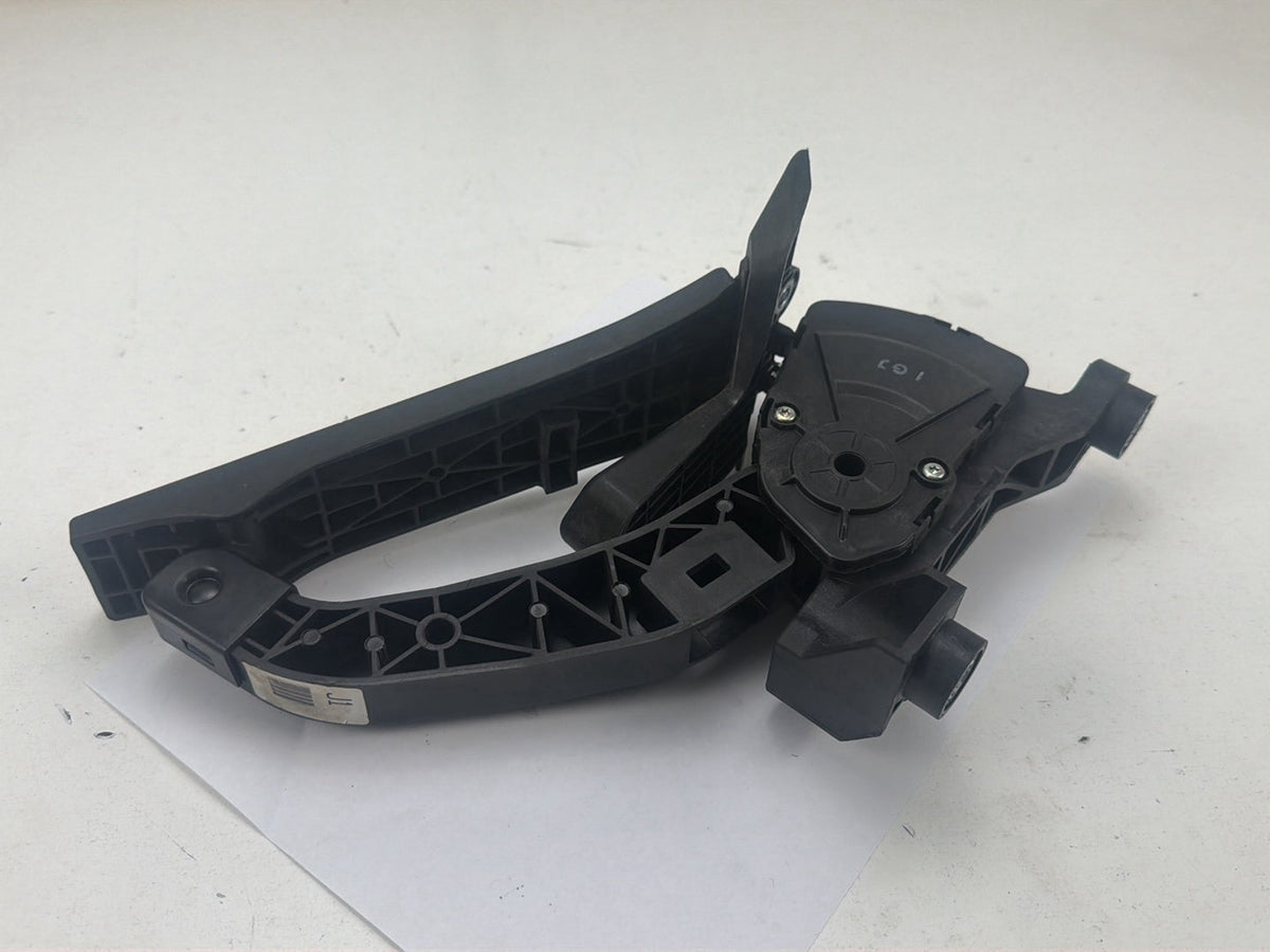2014-2016 Kia Cadenza Accelerator Gas Pedal 32726-3R300 OEM