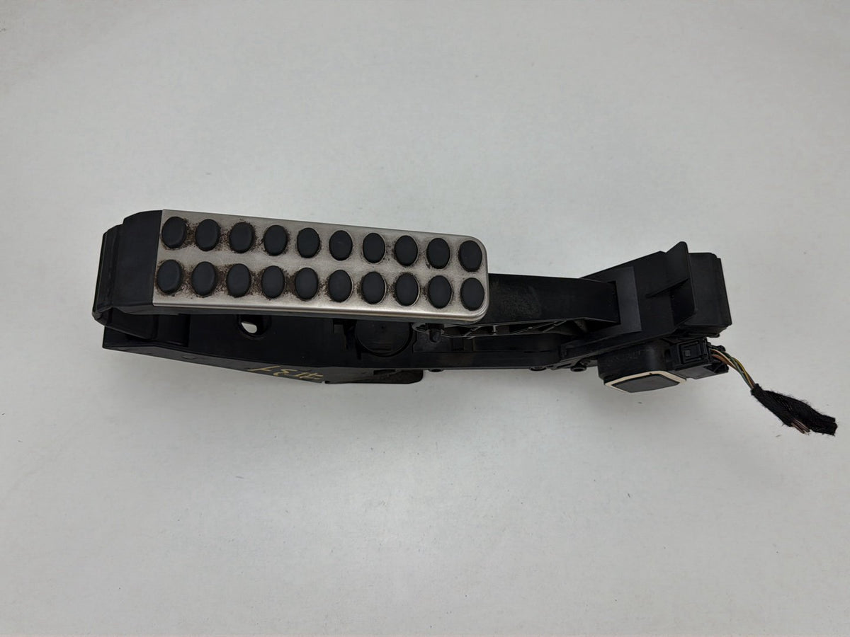 2007-2013 Mercedes-Benz S550 W221 Gas Pedal Accelerator A2213000204 OEM