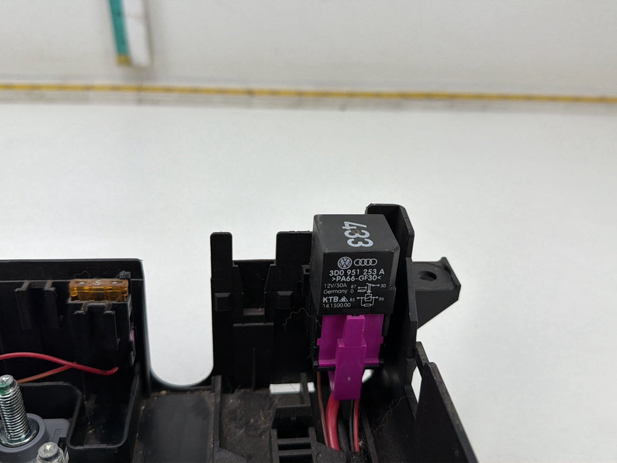 2003-2006 Porsche Cayenne Main Fuse Relay Box Junction Block 7L0937548 OEM