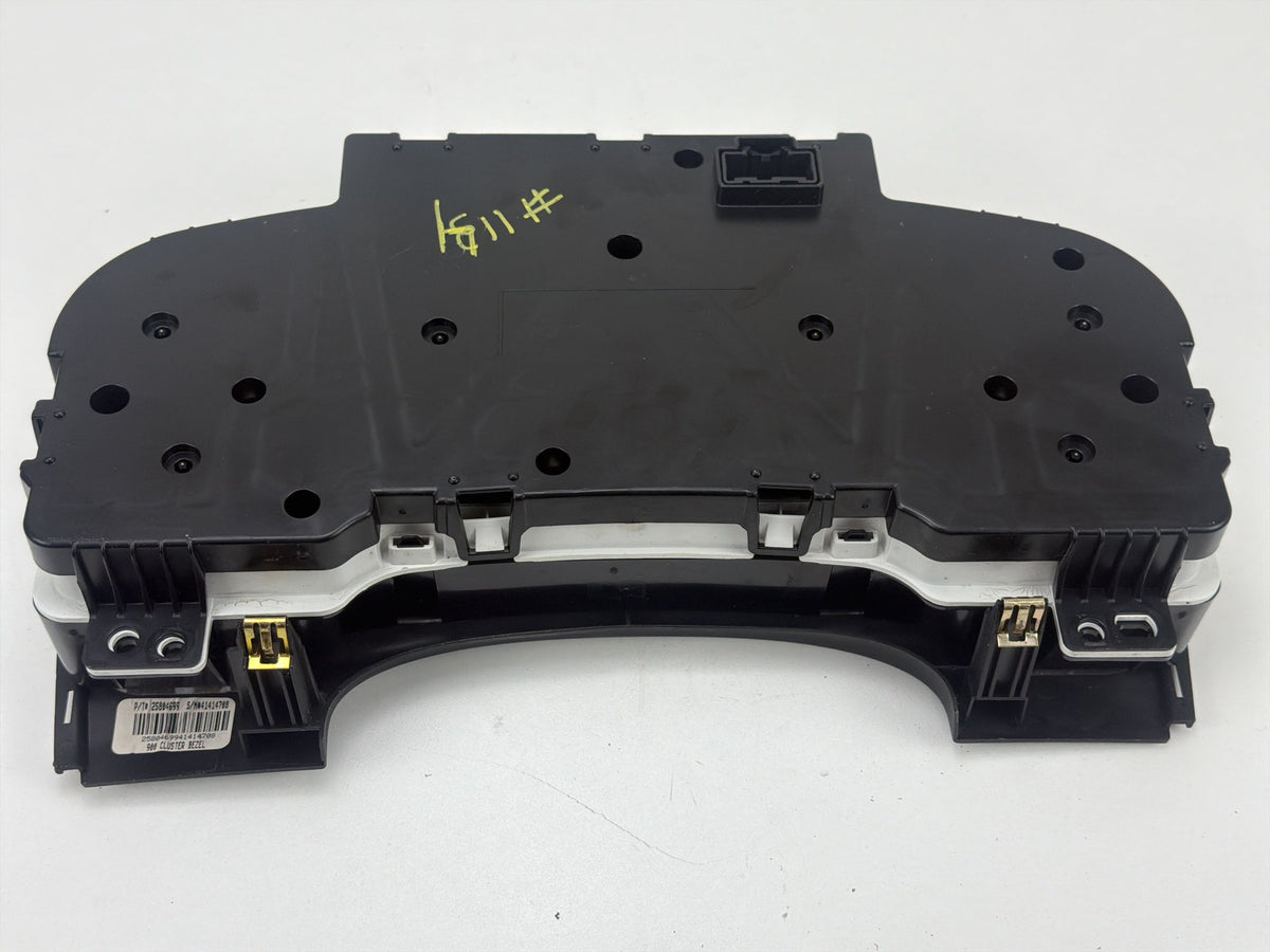 2007-2014 GMC Yukon Speedometer Instrument Cluster 25804699 OEM