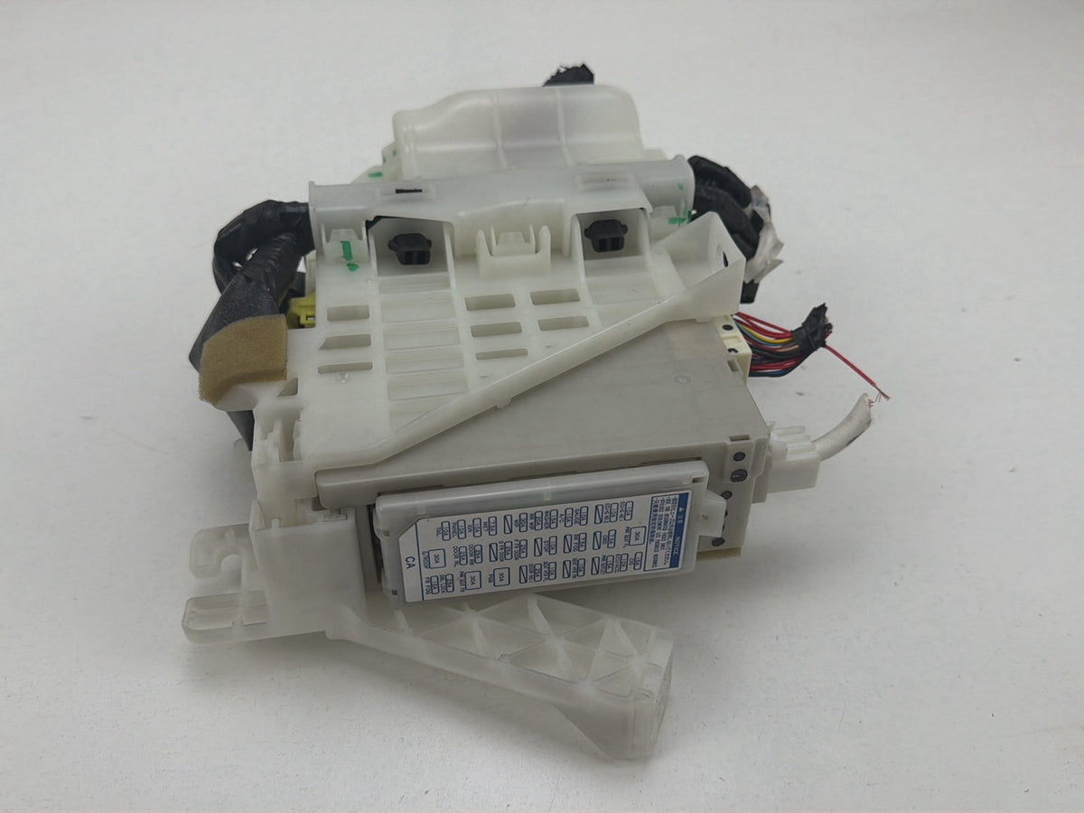 2010-2011 Toyota Prius Multiplex Network Body Control Module 89221-47130 OEM