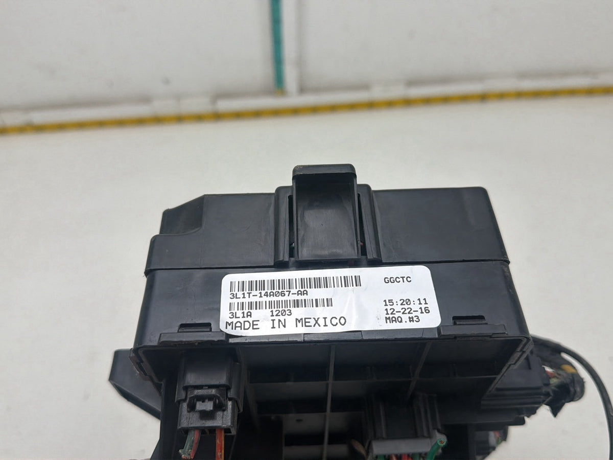 2003-2006 Lincoln Navigator U228 - Fuse Box 3L1T-114A067-AA OEM