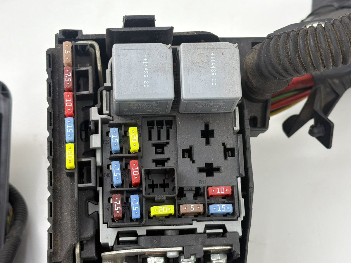 2013-2015 Volvo S60 - Engine Fuse Box Relay Module 6G9T-14A076-L OEM