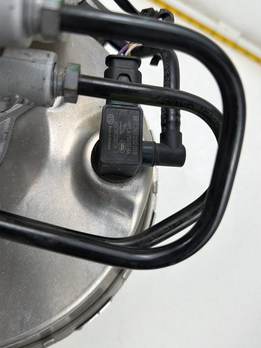 2017-2020 Jaguar F-Pace Power Brake Booster Fluid Reservoir Master Cylinder OEM
